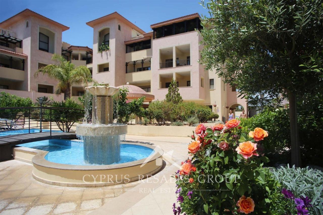 Pool Side 2 Bedroom Queens Gardens Complex Paphos Exterior photo
