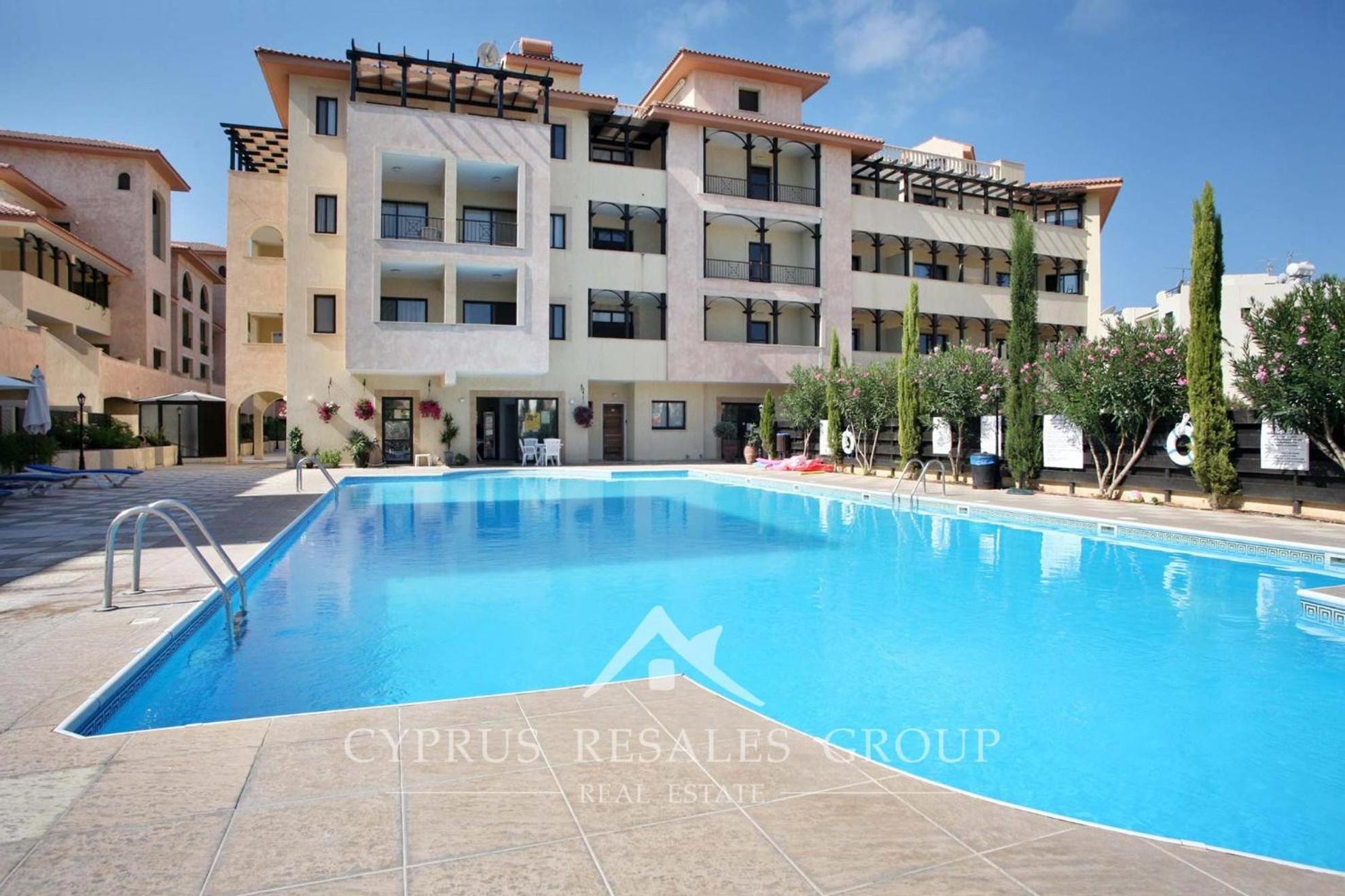 Pool Side 2 Bedroom Queens Gardens Complex Paphos Exterior photo