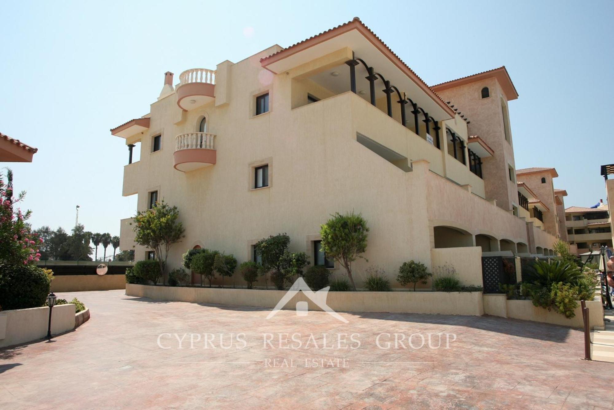 Pool Side 2 Bedroom Queens Gardens Complex Paphos Exterior photo