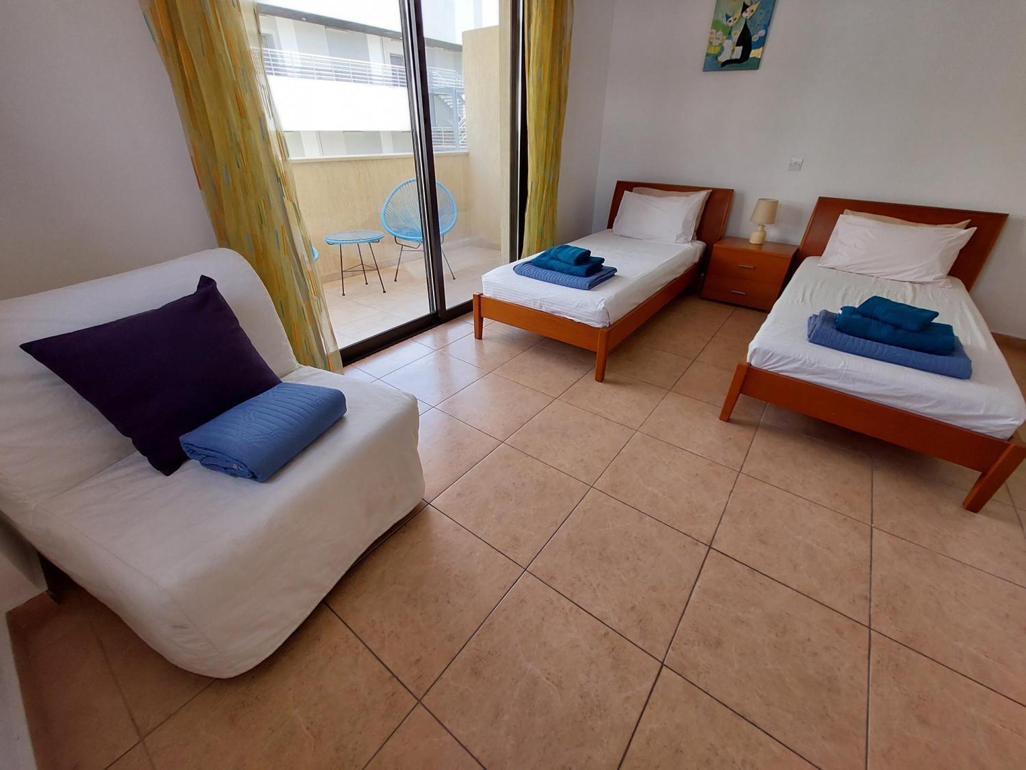 Pool Side 2 Bedroom Queens Gardens Complex Paphos Exterior photo