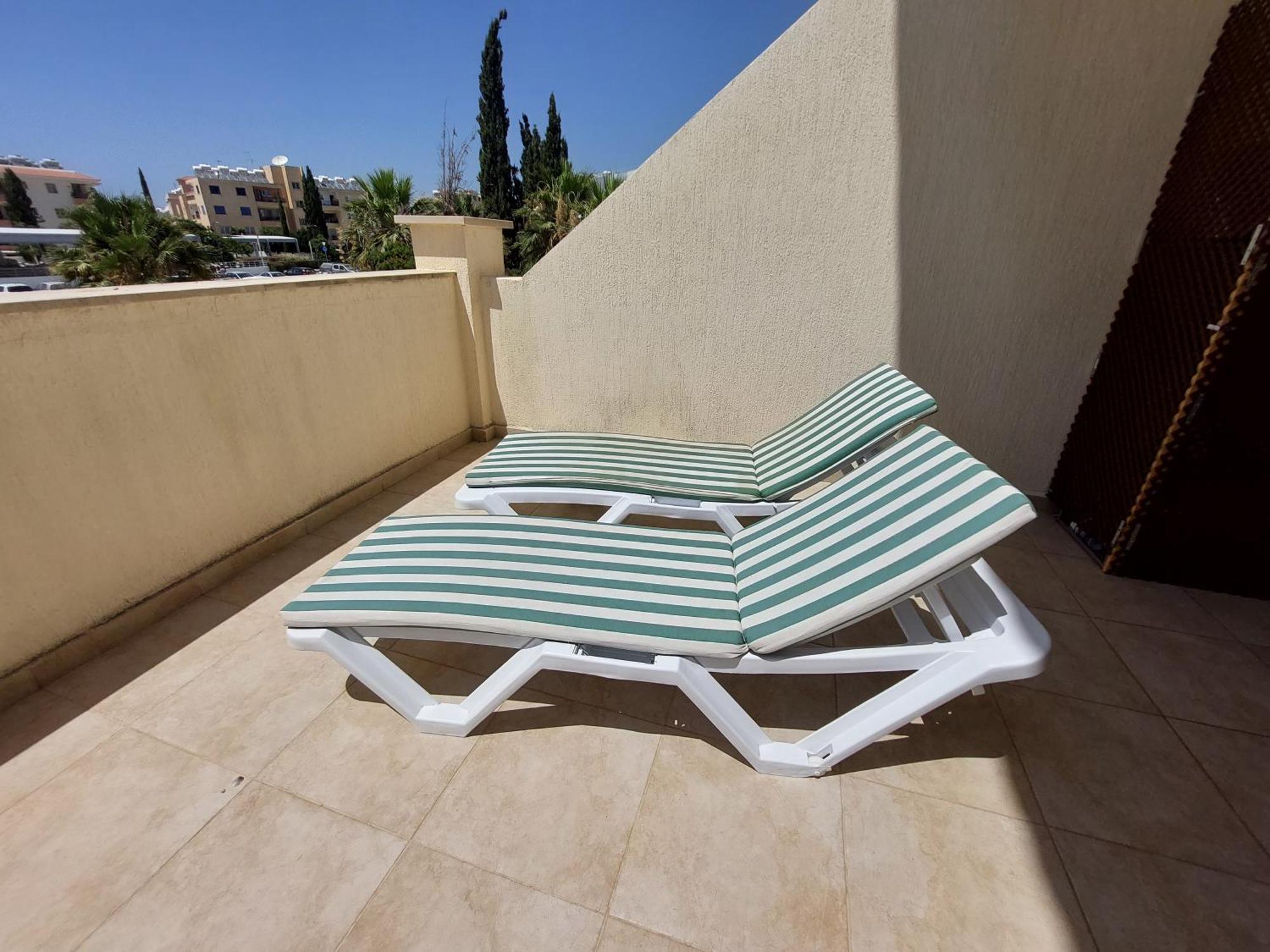 Pool Side 2 Bedroom Queens Gardens Complex Paphos Exterior photo