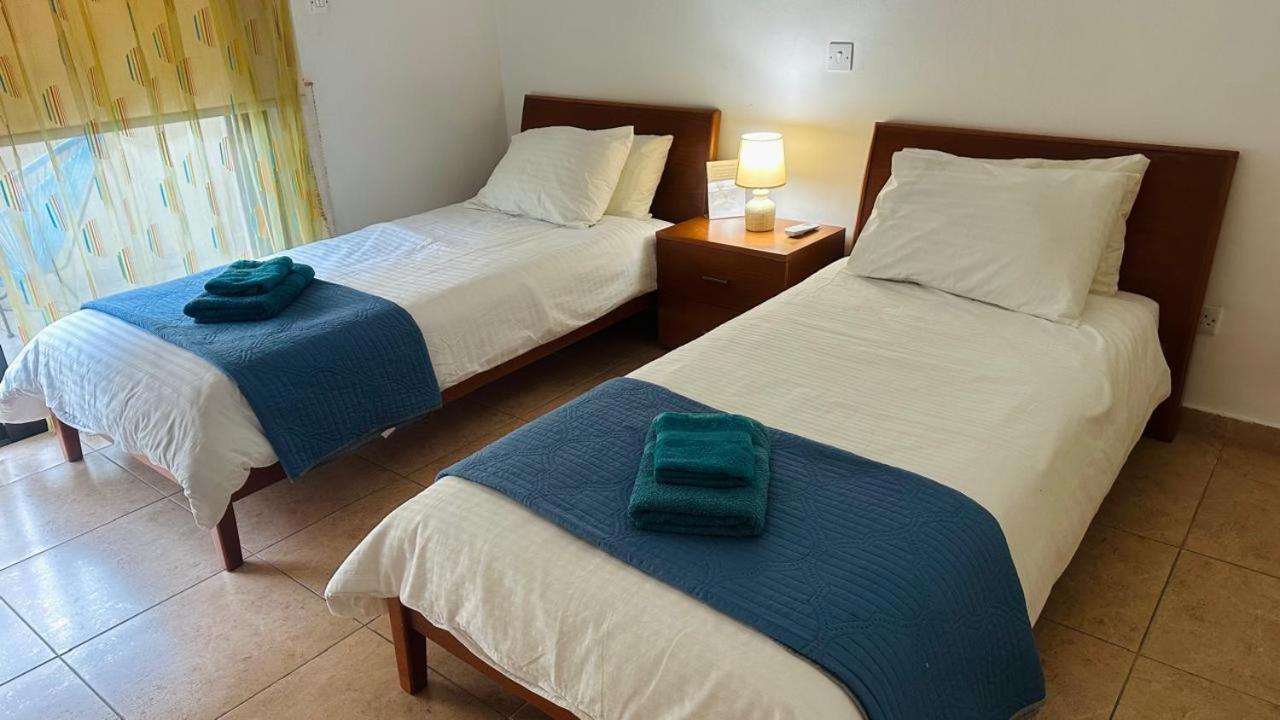 Pool Side 2 Bedroom Queens Gardens Complex Paphos Exterior photo